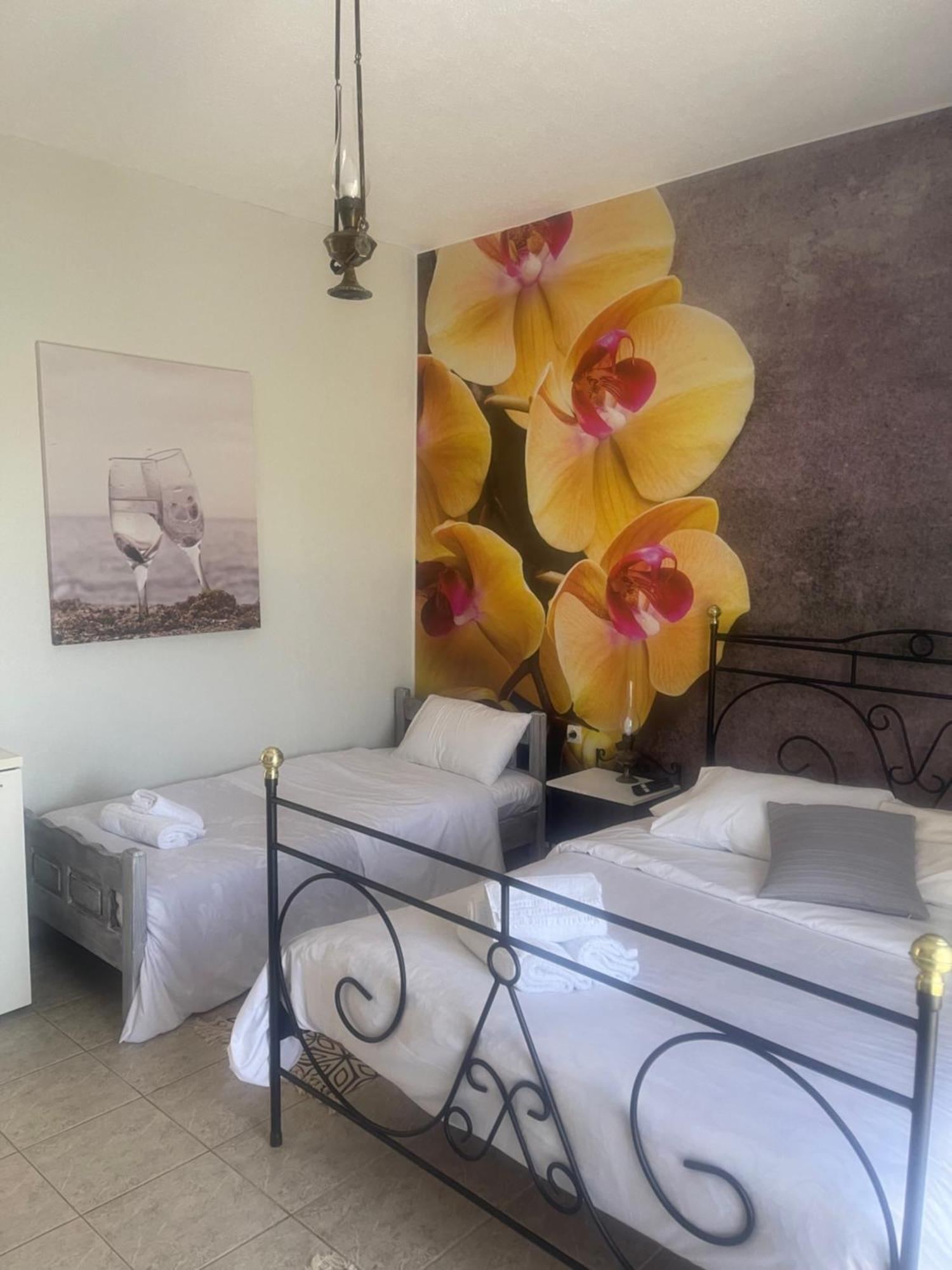 Bed and Breakfast Lithos By The Sea Néon Oítilon Exterior foto