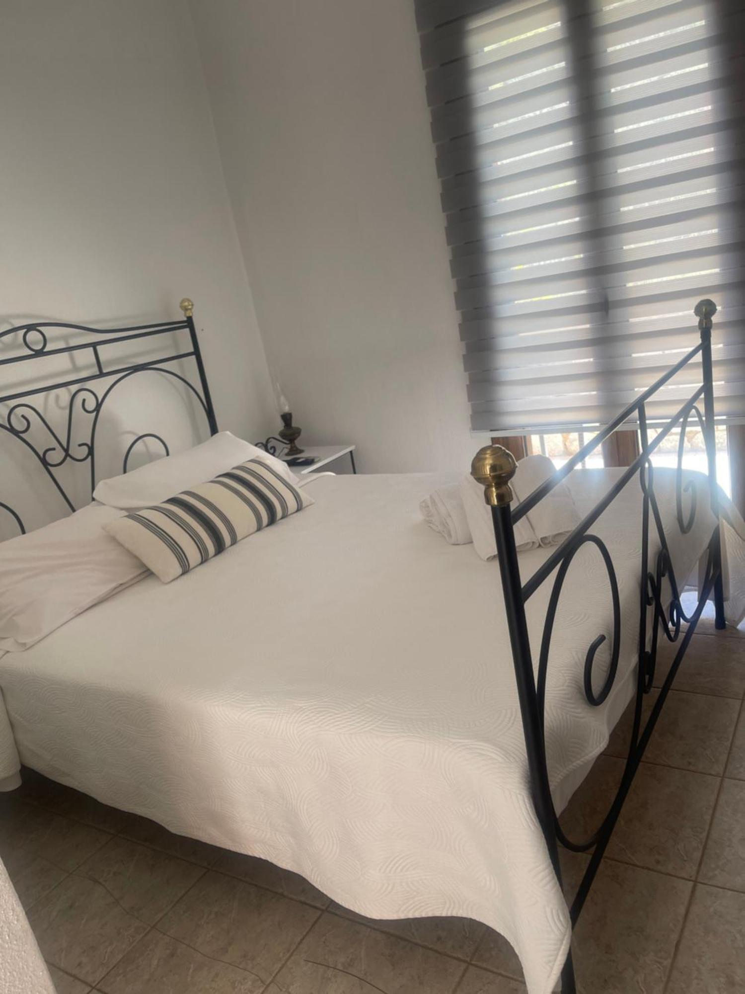 Bed and Breakfast Lithos By The Sea Néon Oítilon Exterior foto