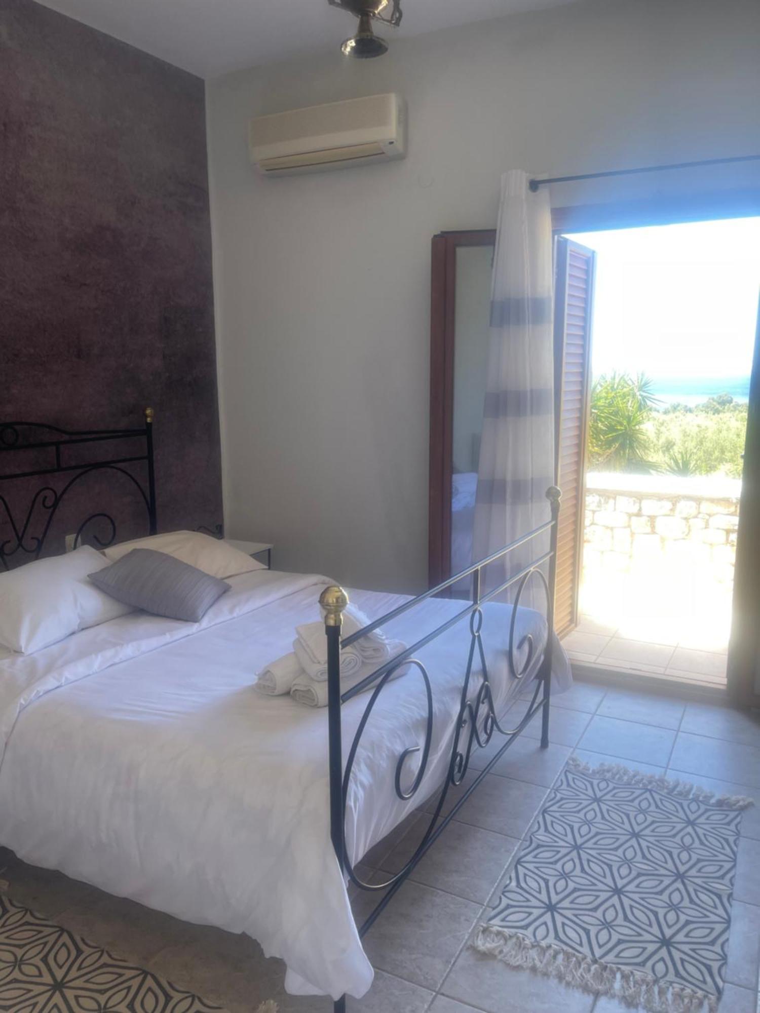 Bed and Breakfast Lithos By The Sea Néon Oítilon Exterior foto